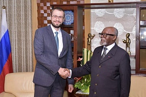 Meeting between H.E. Mr. Lejeune MBELLA MBELLA, Minister of External Relations of Cameroon, and Mr. Sergey USTINOV, Chargé d'Affaires a.i. of Russia