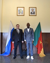 Mr. Anatoly BASHKIN, Russian Ambassador in Yaounde, met with Mr. Gaël ONDOUA, player of the Cameroon national football team