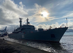 Business visit of the training ship Smolny of the Russian Navy to the Republic of Cameroon